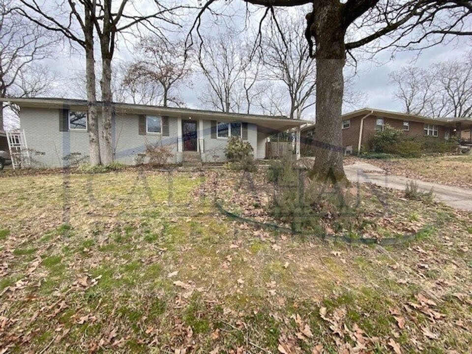 5010 Arlington Dr in North Little Rock, AR - Building Photo