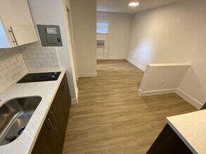 11310 Peachtree Dr-Unit -C in Miami, FL - Foto de edificio - Building Photo