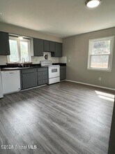 7 A Van Dyke Rd in Colonie, NY - Foto de edificio - Building Photo