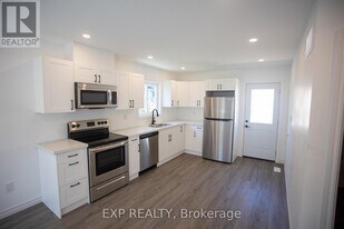 277 Grove St E in Barrie, ON - Building Photo