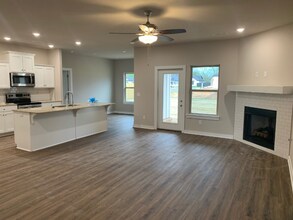 403 N Otoe St in Farmington, AR - Foto de edificio - Building Photo