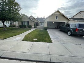 5714 Chancellor Way in Riverbank, CA - Building Photo