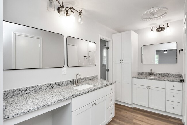 3923 Cypress Lake Dr