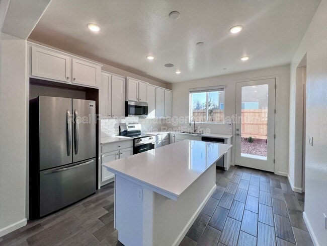 1544 Farmhouse Ln in Clovis, CA - Building Photo - Building Photo