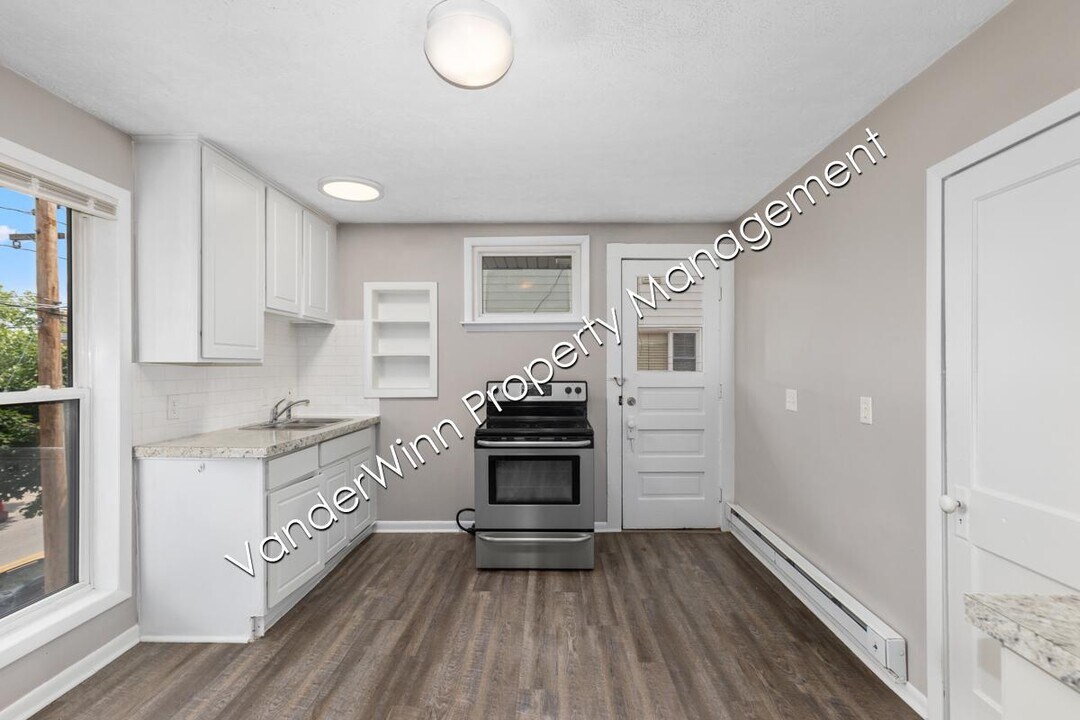 125 Eastern Ave SE in Grand Rapids, MI - Building Photo