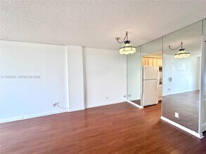 250 Jacaranda Dr in Plantation, FL - Building Photo - Building Photo