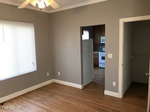 210 E Davenport St-Unit -Apt 2 in Iowa City, IA - Building Photo - Building Photo