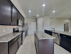 528 Meadow Springs Dr in Glenn Heights, TX - Building Photo - Building Photo