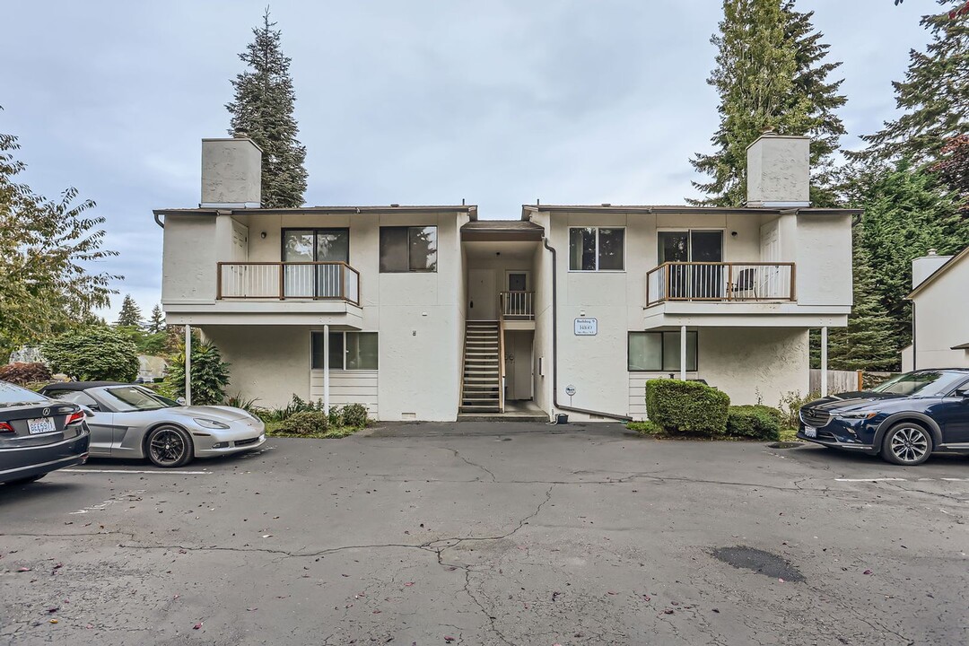 14160 74th Pl NE in Kirkland, WA - Foto de edificio