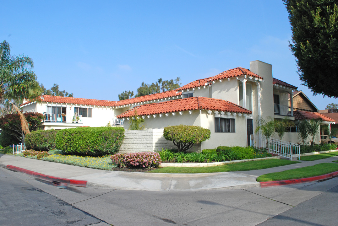 16141 Malaga Ln in Huntington Beach, CA - Building Photo