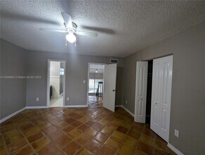 6902 SW 114th Ave in Miami, FL - Building Photo - Building Photo