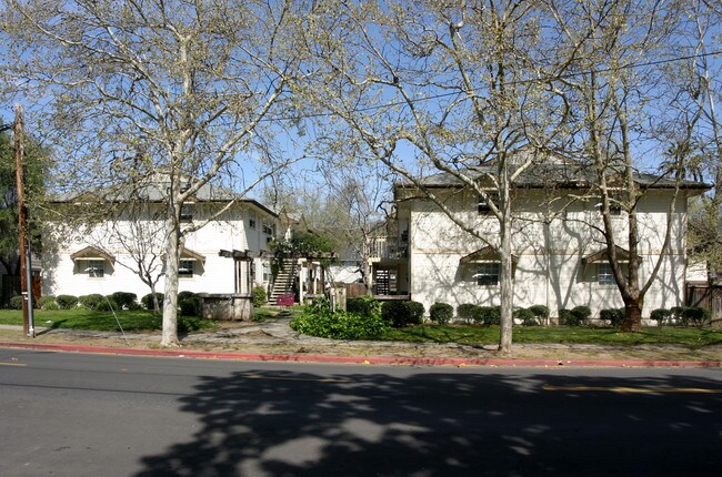 1402 Washington St in Calistoga, CA - Foto de edificio - Building Photo