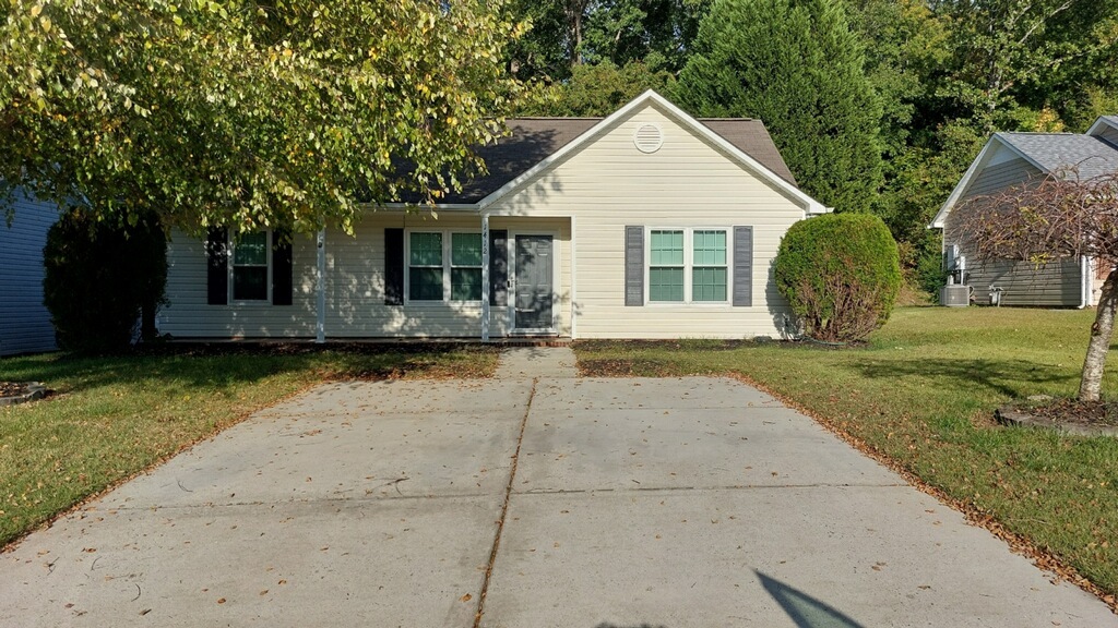 1412 Bells Knox Rd in Charlotte, NC - Foto de edificio