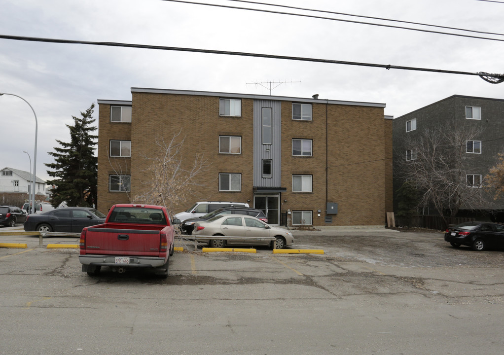 Harrington House in Calgary, AB - Building Photo