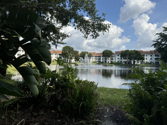 4610 Saint Croix Ln, Unit 1015 in Naples, FL - Foto de edificio - Building Photo