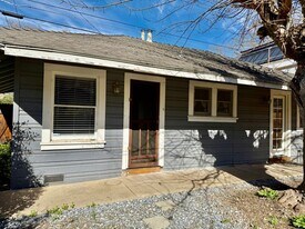 2219 1/2 D St in Sacramento, CA - Building Photo