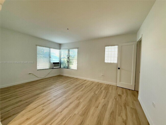 641 10th St-Unit -2 in Miami Beach, FL - Building Photo - Building Photo