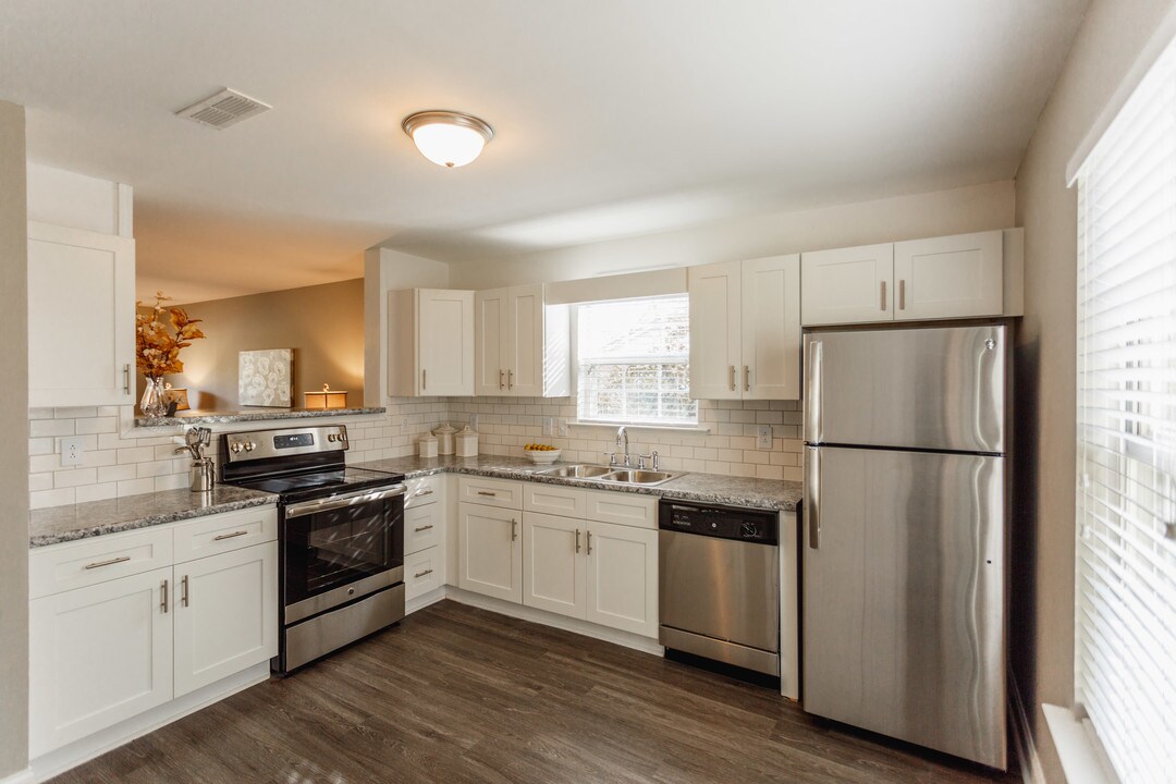 PEACHERS MILL COURT TOWNHOUSES in Clarksville, TN - Foto de edificio