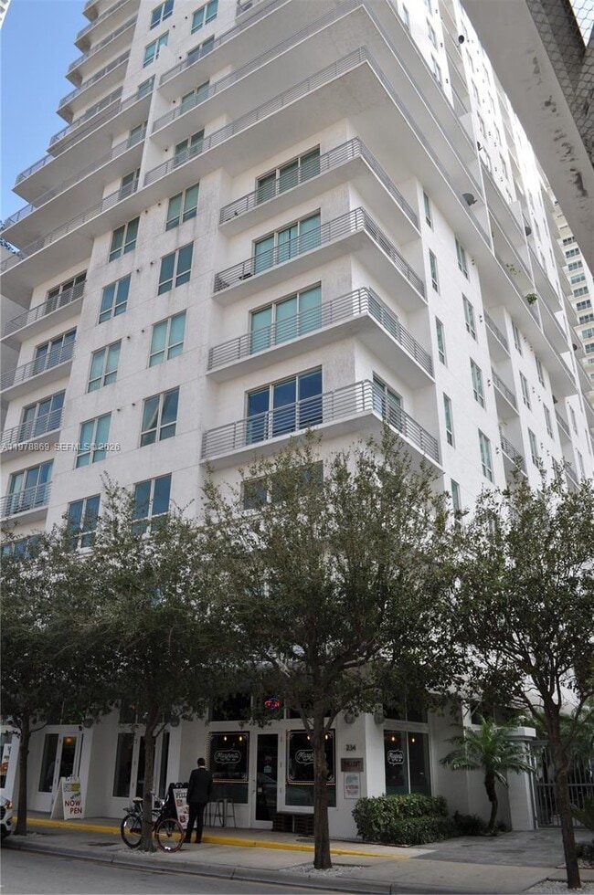 234 NE 3rd St, Unit 908 in Miami, FL - Building Photo - Building Photo