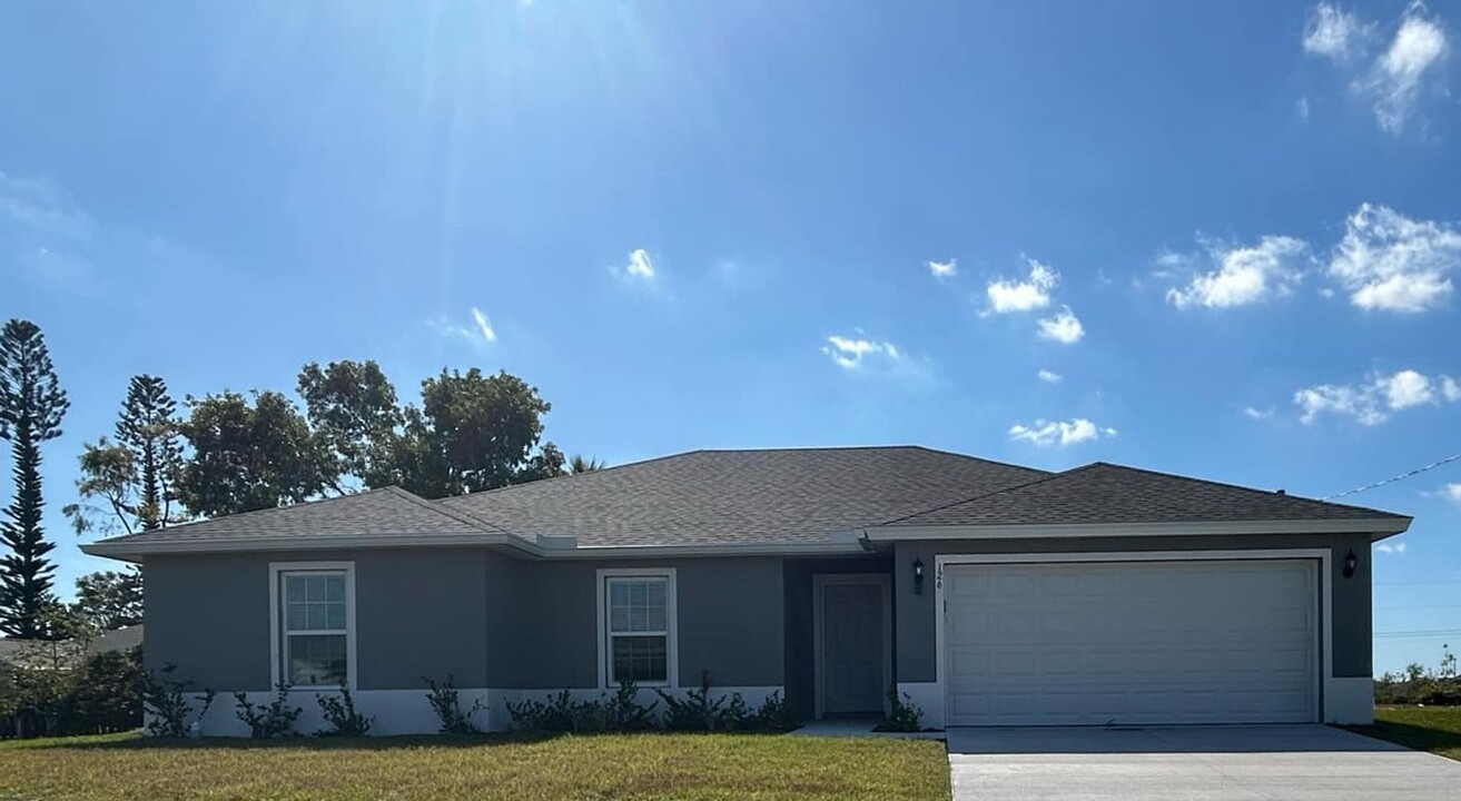 126 NE 20th Terrace in Cape Coral, FL - Building Photo