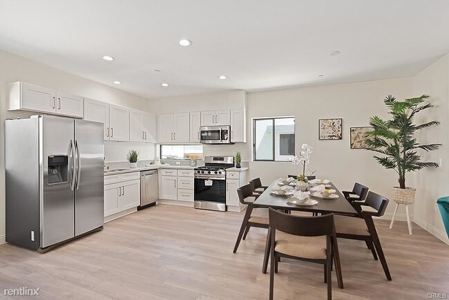 14403 Tiara St in Los Angeles, CA - Foto de edificio - Building Photo