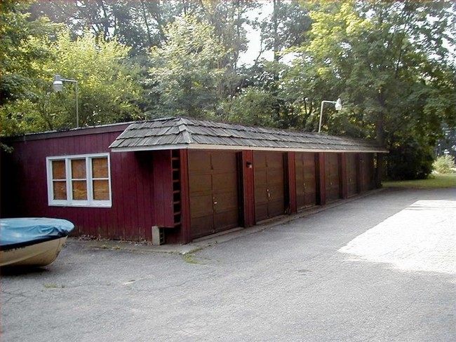 6200 Parkview Ave in Kalamazoo, MI - Foto de edificio - Building Photo