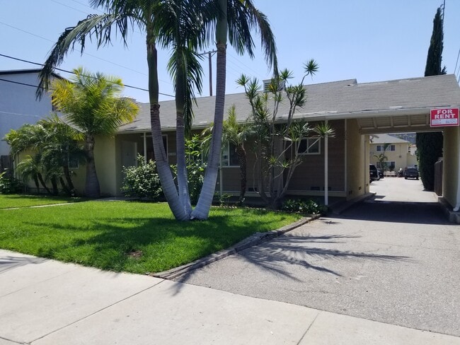 208 E Stocker St, Unit 9 in Glendale, CA - Foto de edificio - Building Photo