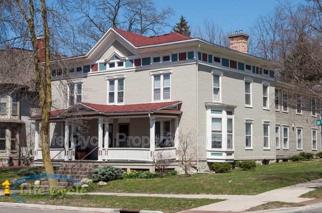 49 Prospect Ave SE in Grand Rapids, MI - Foto de edificio - Building Photo