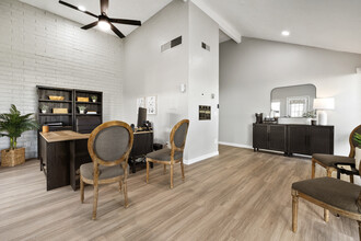 Fireside East Apartments in Scottsdale, AZ - Building Photo - Interior Photo