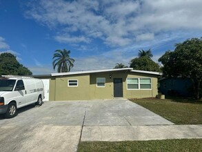 5679 S Rue Rd in West Palm Beach, FL - Building Photo - Building Photo