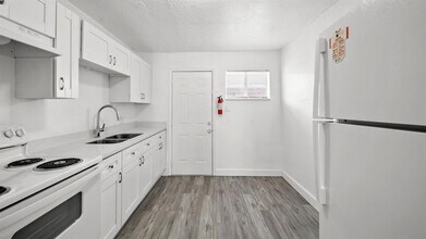 7819 Glass St in Houston, TX - Building Photo - Building Photo