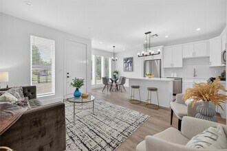 5027 Willow Glen Dr in Houston, TX - Building Photo - Building Photo