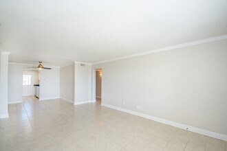 3535 E NASA Pkwy, Unit 105 in Seabrook, TX - Building Photo - Building Photo