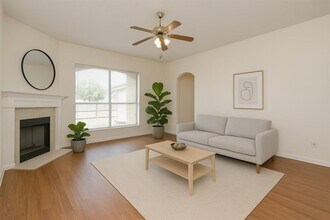1811 Standing Oak Ct in Richmond, TX - Building Photo - Building Photo