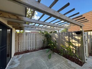 1620 16th Ln in Palm Beach Gardens, FL - Building Photo - Building Photo