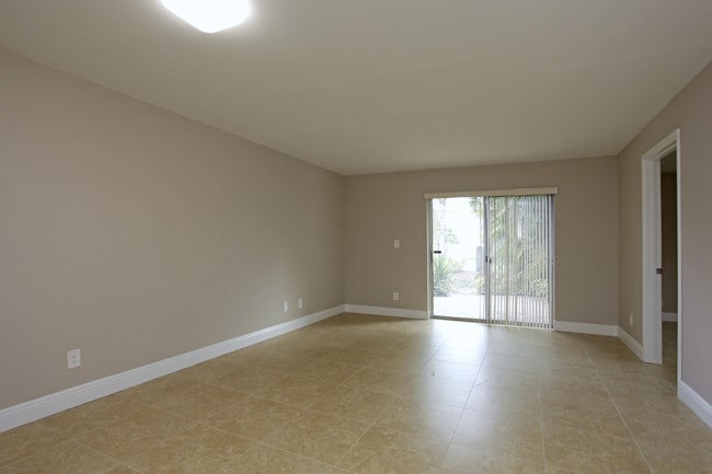 Villanova Apartments in Davie, FL - Building Photo - Interior Photo