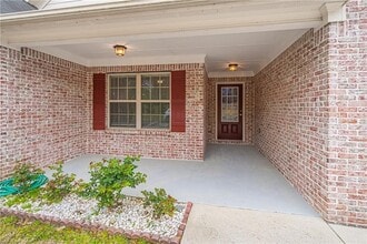 5660 Crest Hill Dr NE in Buford, GA - Foto de edificio - Building Photo