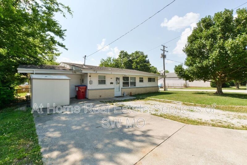 116 E Anderson St in Republic, MO - Building Photo