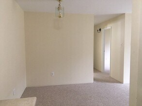 2 Village Way in Natick, MA - Building Photo - Building Photo