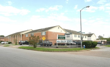 Leonora Square Apartments in Houston, TX - Foto de edificio - Building Photo