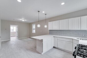 11 Holmes Ave in Jersey City, NJ - Building Photo - Building Photo