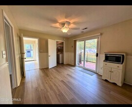 452 Nine Foot Rd in Newport, NC - Building Photo - Building Photo