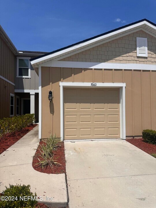 7660 Legacy Trl in Jacksonville, FL - Building Photo