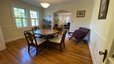 297 Walnut St, Unit 1 in Brookline, MA - Foto de edificio - Building Photo