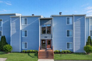 Woods at Oak Crossing in Indianapolis, IN - Building Photo