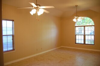 230 New Castle Dr in Laredo, TX - Building Photo - Building Photo