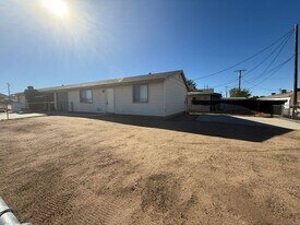 9324 Hesperia Rd in Hesperia, CA - Building Photo