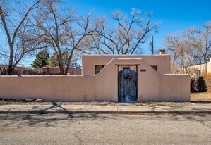535 Franklin Ave in Santa Fe, NM - Building Photo
