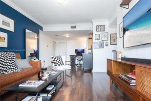 3500 Coral Wy in Miami, FL - Building Photo