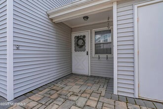 9 Robinson Ct in Freehold, NJ - Building Photo - Building Photo